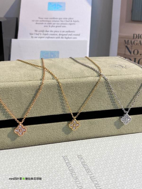 Van Cleef & Arpels necklace 03lyh44